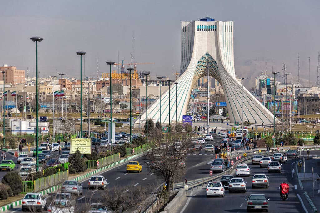 إيران تبحث نقل العاصمة من طهران إلى سواحل الخليج