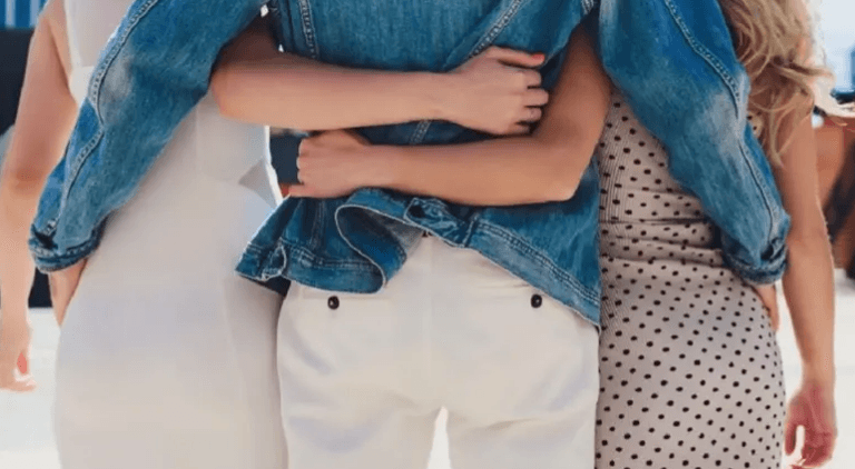 واقعة غريبة تهز الشارع المصري.. زوجته راقبته وفضحته