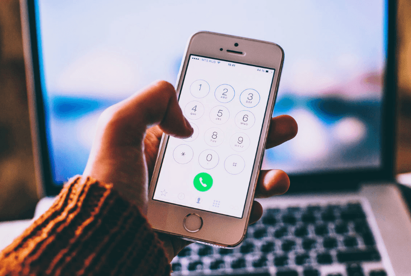 اتصل بزوجته أكثر من 100 مرة يومياً.. فكانت عاقبته وخيمة