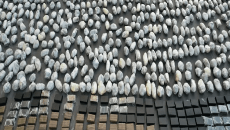 “ربع مليار”.. شاهد إحباط أكبر عملية تهريب للمخدرات في مصر