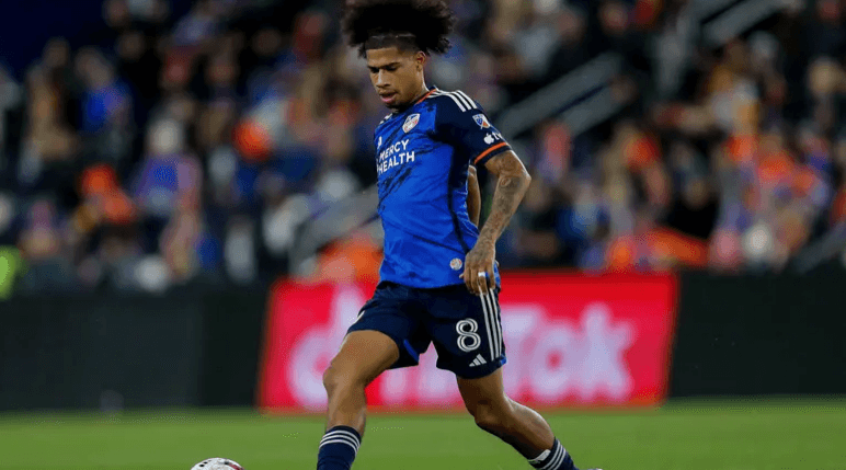 وفاة لاعب الإكوادور عن عمر 22 عاماً