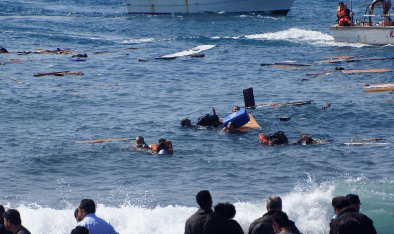 كتبها وهو يموت في البحر.. تفاعل مع رسالة مهاجر