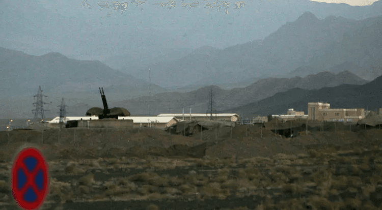 مسؤول إسرائيلي يتحدث عن توجيه ضربة لإيران