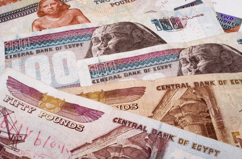 الدولار الأميركي يخترق مستويات جديدة أمام الجنيه المصري