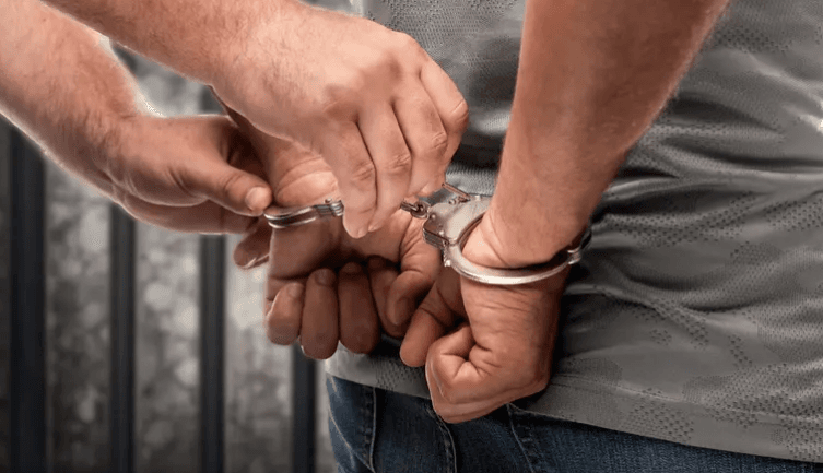 ضبط فنان مصري متلبساً بحيازة مخدرات!