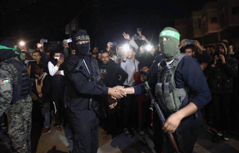 إجراء مفاجئ من حماس بشأن الرهائن.. ماذا حدث؟