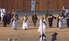 شاهد.. أغرب فلكلور شعبي في دولة عربية
