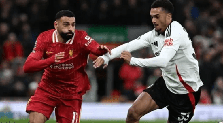 “وضع صلاح في جيبه”.. هل سرقت الجائزة من الأميركي؟