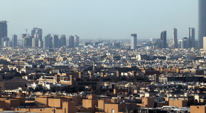 السعودية.. الأمن يعتقل مواطنا يحمل “مجسّما” لسلاح ناري