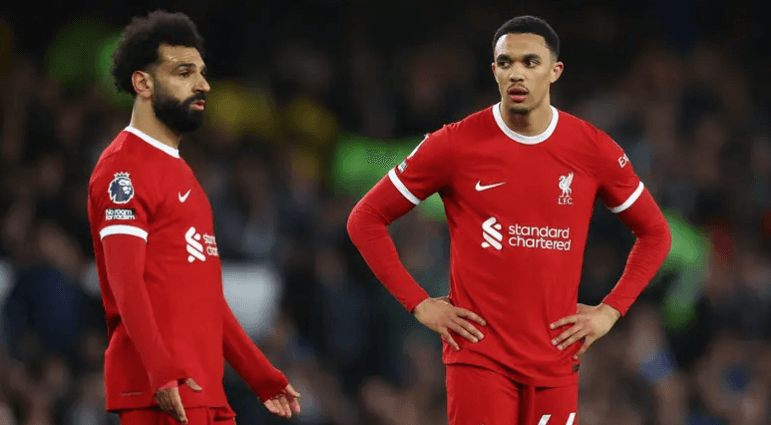 ليفربول يُضحي بألكسندر أرنولد لإرضاء صلاح