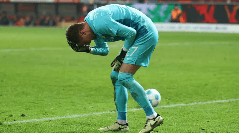 منع مشجع من دخول ملاعب ألمانيا!