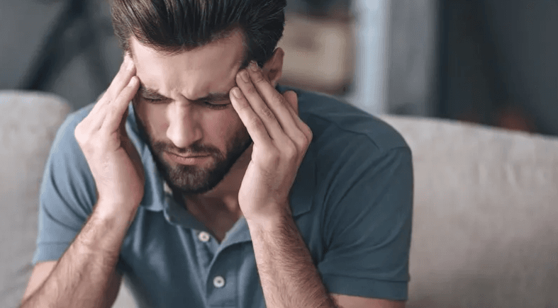 هل جربت أن تعالج الصداع من دون دواء؟.. خبيرة تجيب