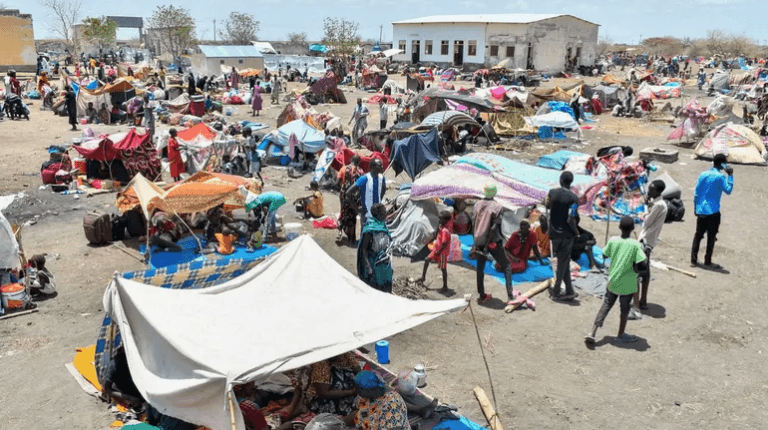 آلاف اللاجئين يفرون من السودان صوب الجنوب هربا من معارك عنيفة