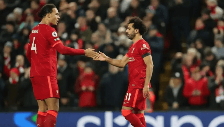 فان دايك يلحق بصلاح: لم أجدد.. ولا توجد مهلة