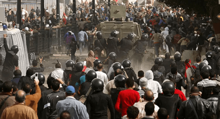 بعد تداول مقاطع لمتظاهرين.. ما حقيقة ما يجري في مصر؟