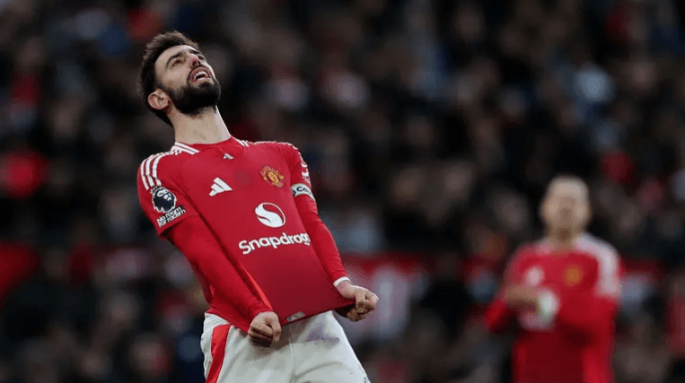 مفاجأة.. نجم مانشستر يونايتد انهار باكياً في مكتب رئيس توتنهام