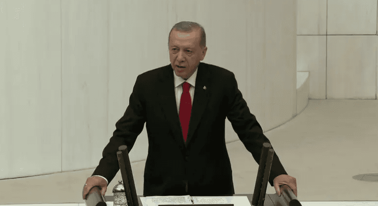 أردوغان لأكراد سوريا: “الاستسلام أو الموت”