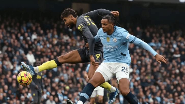 مدافع سيتي: التعادل مع إيفرتون جيد