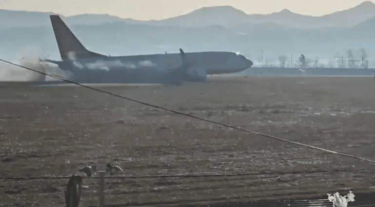 أول تعليق من مضيف خرج حياً من الطائرة الكورية