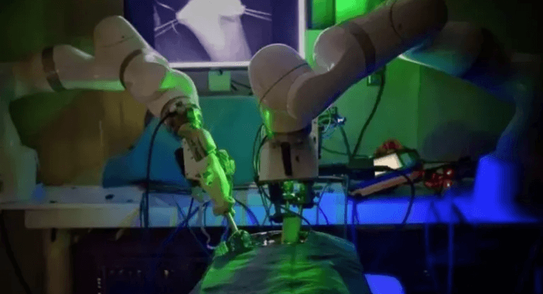 كيف تتعلم الروبوتات إجراء العمليات الجراحية؟