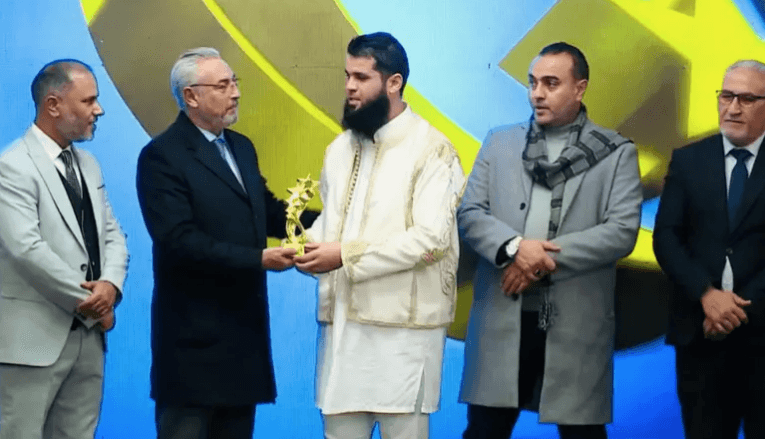 سجين ليبي يذهل العالم!