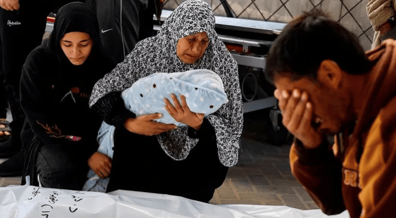 7700 طفل غزاوي في طريقهم إلى الموت.. وفاة رضيع بسبب البرد