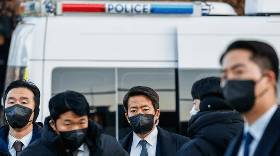 سلطات كوريا الجنوبية توقف الرئيس المعزول يون