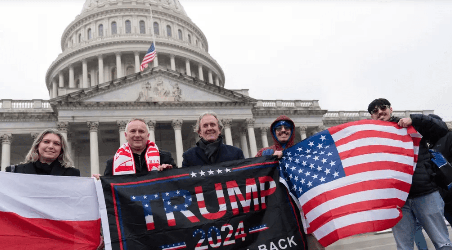 أميركا تستعد لتنصيب ترامب.. تنكيس الأعلام واستنفار أمني