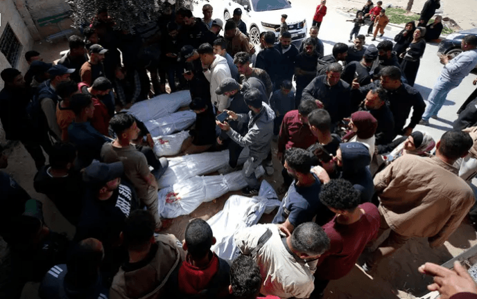 جثث متفحمة وخيام تحترق.. مجزرة إسرائيلية تهز غزة!