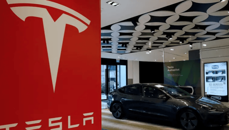 بعد انهيارها.. هل ينقذ ماسك “تسلا”؟