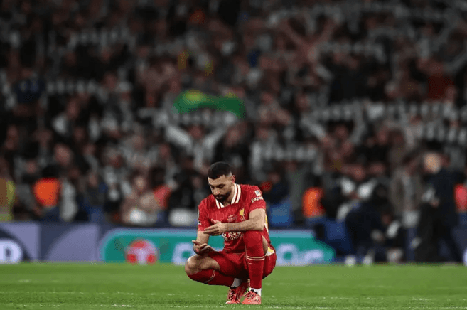 خلاف ينشب بين صلاح وإدارة ليفربول