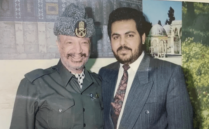 كيف قضى منقذ عرفات أثناء تحطم طائرته بصحراء ليبيا؟