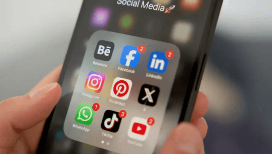 أميركا تعتزم مراقبة صفحات المهاجرين على مواقع التواصل