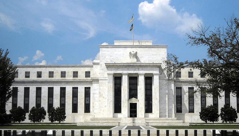 جيروم باول: أميركا ستدفع ثمناً باهظاً لتعريفات ترامب الجمركية