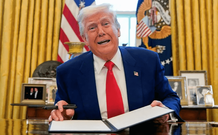 لماذا أعلن ترامب زيارة السعودية والإمارات وقطر في هذا التوقيت تحديدًا؟