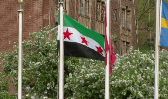 لأول مرة.. علم سوريا الجديد يرفع في مقر الأمم المتحدة