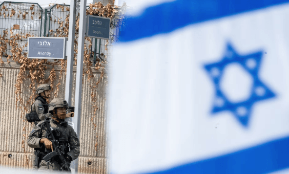 بعد توتر طائفي في صحنايا.. إسرائيل تقصف محيط دمشق وتحذر الشرع