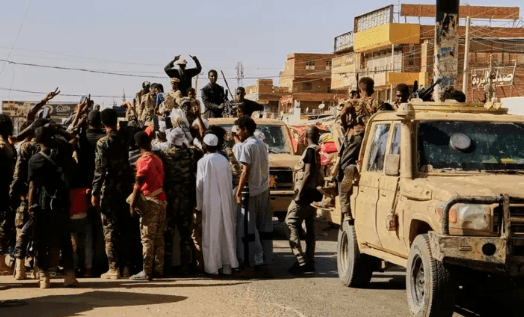 الدعم السريع تقصف الخرطوم.. والجيش يستعيد مناطق بالنيل الأبيض