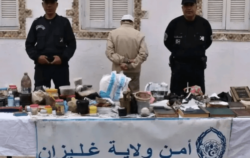 السلطات الجزائرية تعتقل مشعوذاً دنس مصحفاً