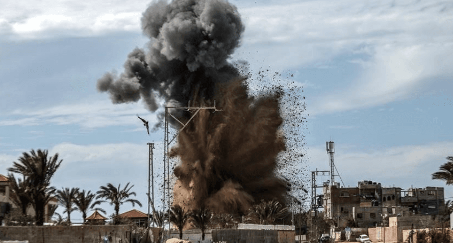 غزة تحت القصف: 79 شهيداً خلال 24 ساعة واستهداف مباشر للنازحين!