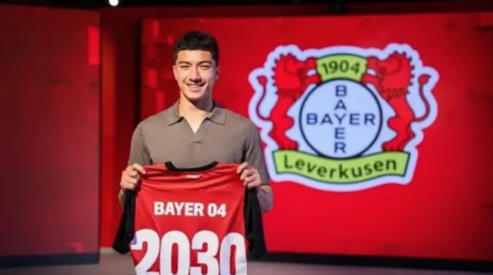 باير ليفركوزن يتعاقد مع الجزائري مازا