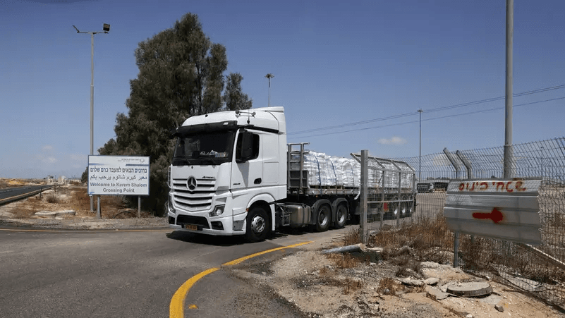 بدء دخول شاحنات المساعدات لغزة
