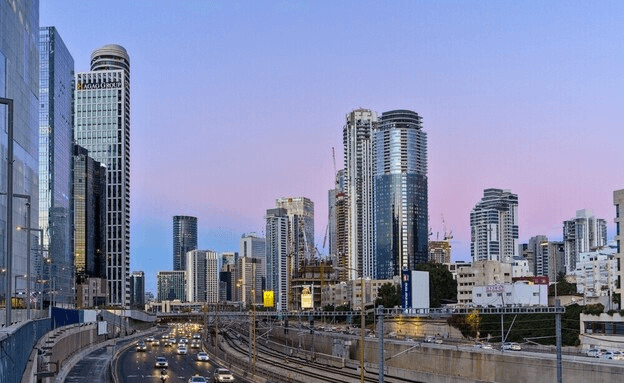 الذكاء الاصطناعي يزحف.. وإمبراطورية الهايتك الإسرائيلية تتهاوى!