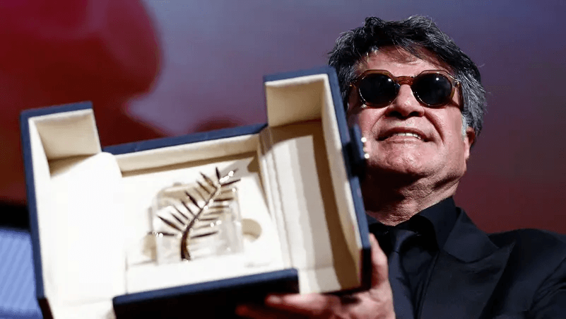 صور فيلمه سرًّا.. مخرج إيراني يفوز بالسعفة الذهبية في كان