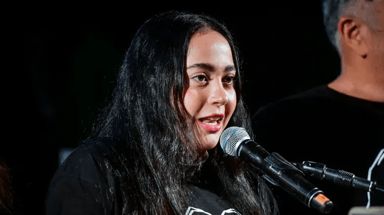 من الأسر إلى التوقيف!.. نيويورك تصدم ليري ألباغ في مطار كينيدي