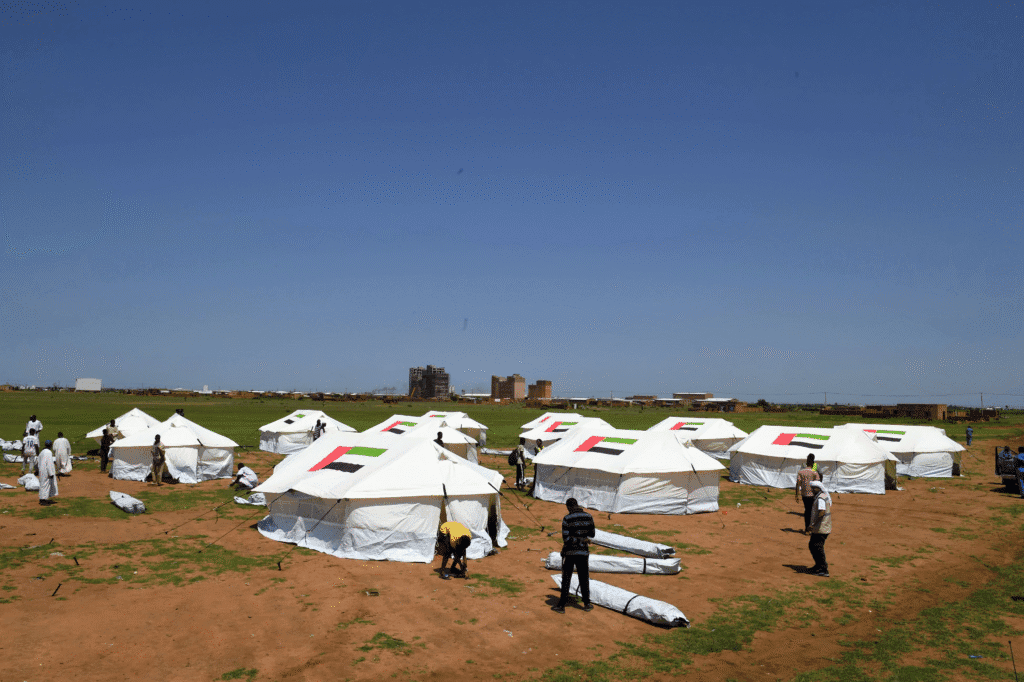 “جسر الأمل” الإماراتي: مبادرة إنسانية لإغاثة اللاجئين السودانيين الهاربين من الحرب