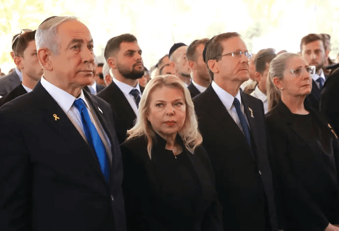 ترامب يجدد دعمه لنتنياهو ويحذر من استمرار محاكمته بتهم الفساد