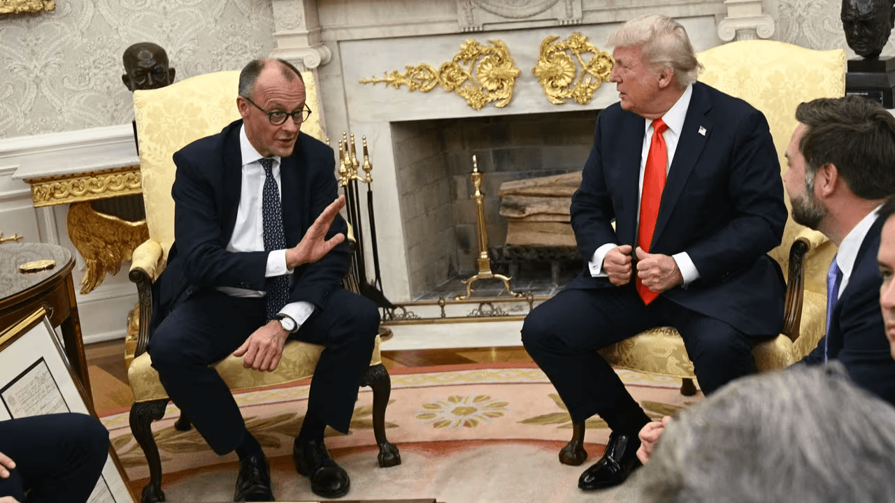 تغريدة ساويرس تشعل الجدل حول لقاء ترامب والمستشار الألماني.. ما القصة؟