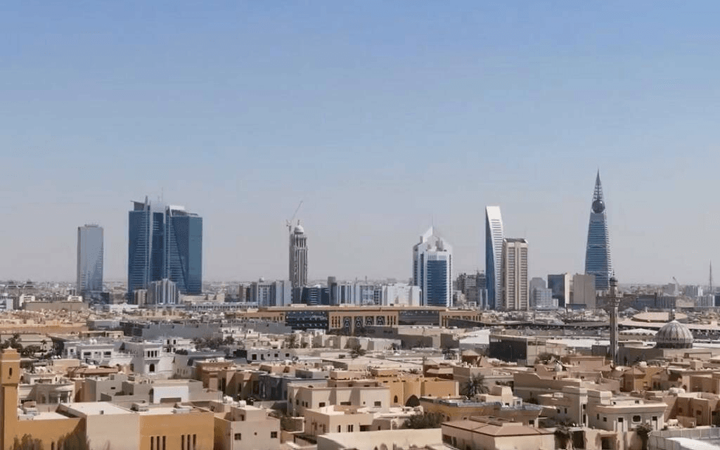 شركة سعودية تبيع قطعة أرض بـ100 مليون ريال ضمن خطة تصفية أصول ضخمة