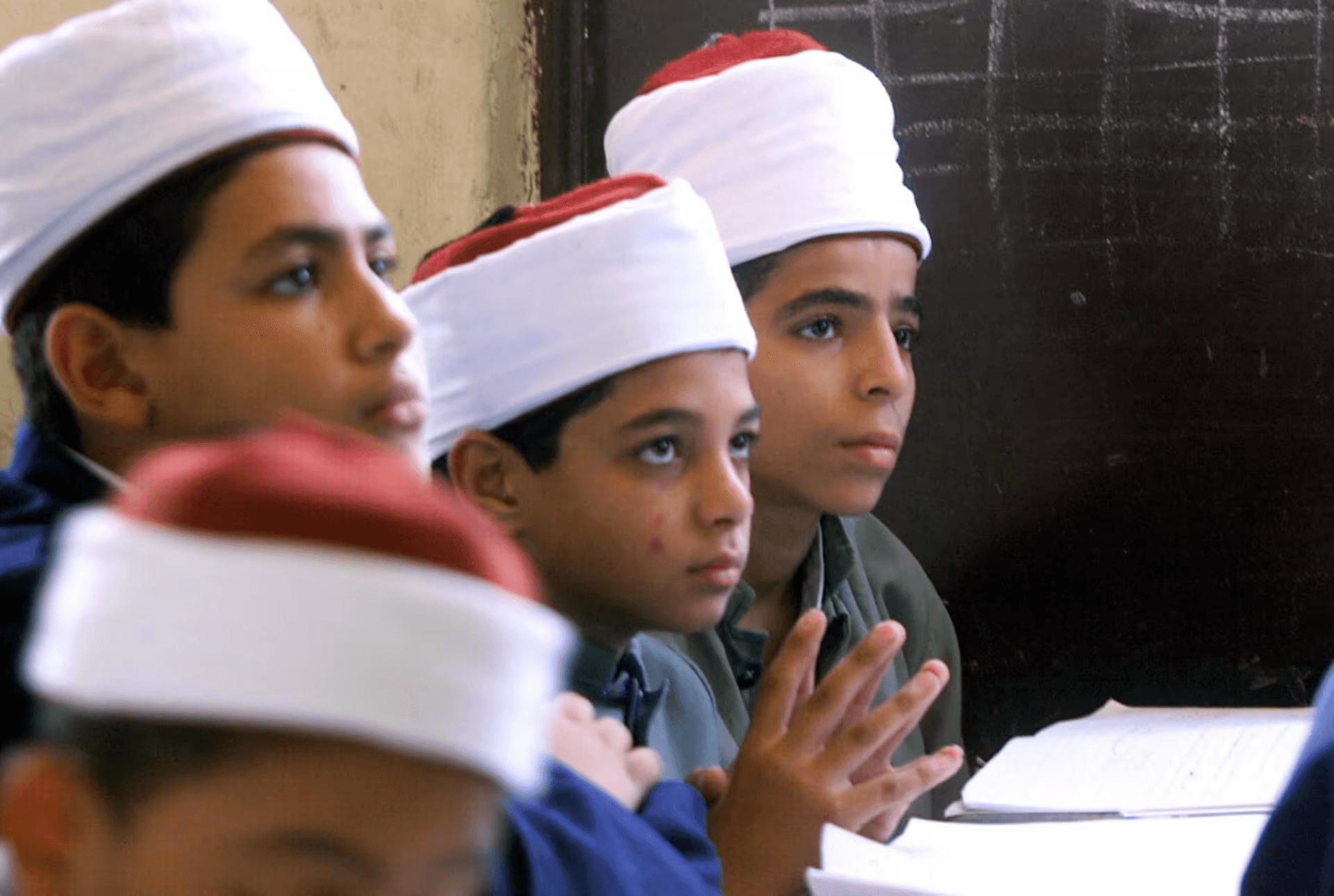 الكتاتيب تعود إلى مصر.. بين صناعة القيم أم إعادة إنتاج التشدد؟